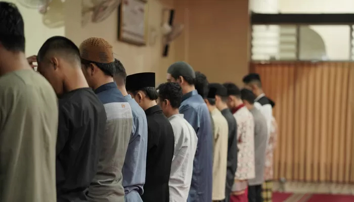 Syarat Dikatakan Mendapatkan Shalat Pada Waktunya, Kemuliaan yang Didapatkan Orang yang Shalat Tepat Waktu, macam doa iftitah, Syarat Shalat Jamak Taqdim dan Takhir, sutrah, Shalat dengan Bacaan Suara Nyaring, Membaca Al-Quran Adalah Perdagangan yang Tiada Merugi, Ketentuan Shalat Jamaah, Aamiin, Cara Membaca Al-Fatihah dalam shalat, Shalat Tarawih, Shalat, Hal yang Jangan Dilakukan di Dalam Sholat